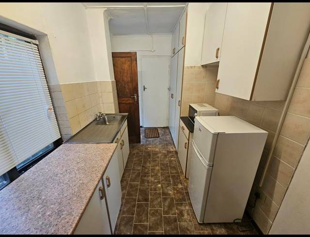 1 BEDROOM PROPERTY TO RENT IN RONDEBOSCH